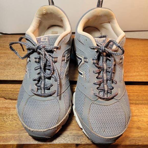 Womens New Balance gray running shoes size 9 - Picture 1 of 8